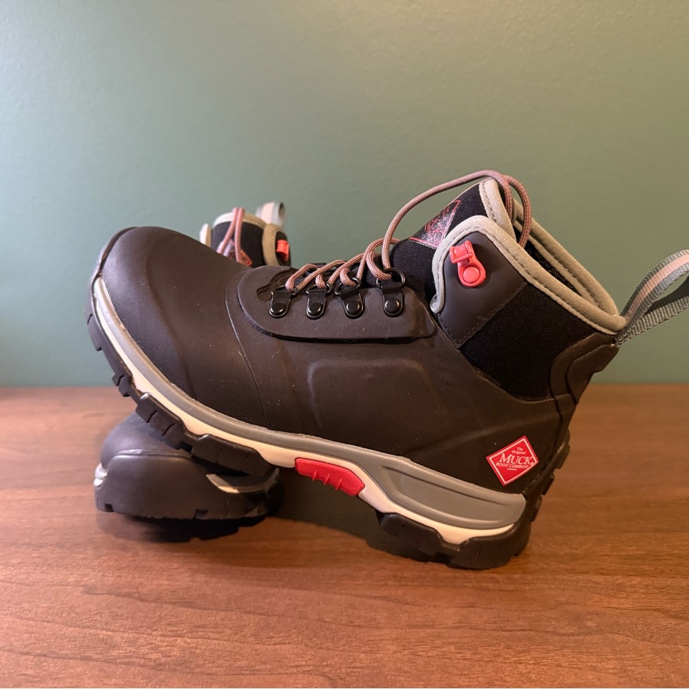 Muck Apex AXWL-000 Womens Black Pink Light Blue Closed Toe Lace Up Boot W6 - NWT